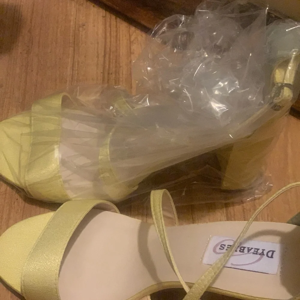 Shoes 🌻 - Picture 2 of 8